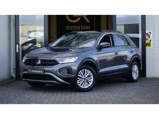 Volkswagen T-Roc 1.5 TSI Life AUTOMAAT|ACC|BEATS|CAMERA|CARPLAY|DAB|KEYLESS|STANDKACHEL|STOEL/ STUUR