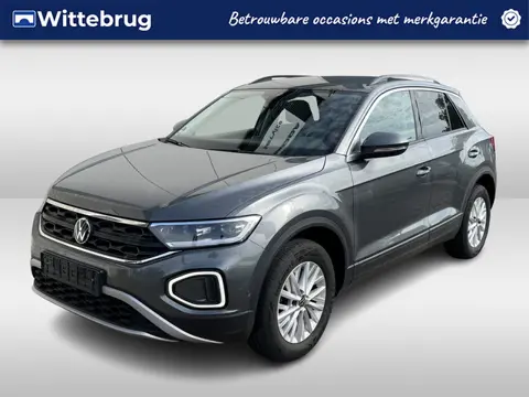 Volkswagen T-Roc 1.5 TSI Life / AUTOMAAT/ PARK. SENSOREN/ DODE HOEK/ IQ. LIGHT/ STOELVERWARM./ DIGIT