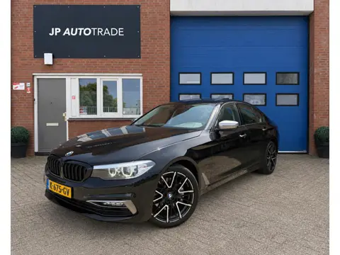 BMW 5-serie 530i High Executive | Pano | 19"LMV | Leer | Cam