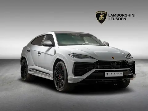 Lamborghini Urus SE | Carbon roof | B&O | Akrapovič