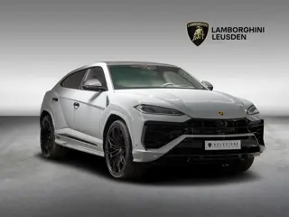 Lamborghini Urus SE | Carbon roof | B&O | Akrapovič
