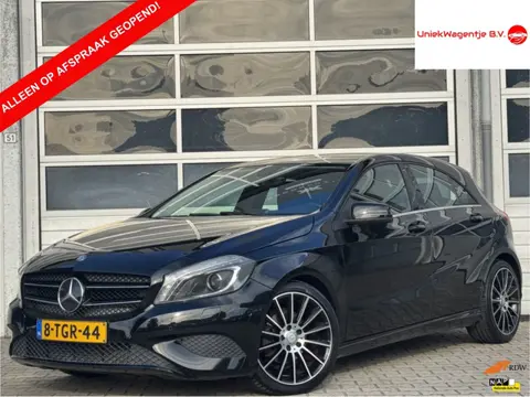 Mercedes-Benz A-Klasse 180 | NL-AUTO! | NAVI | SPORTSTOELEN!