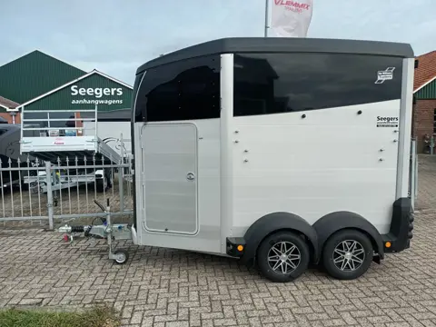 Ifor Williams HBX403 1,5 paards paardentrailer