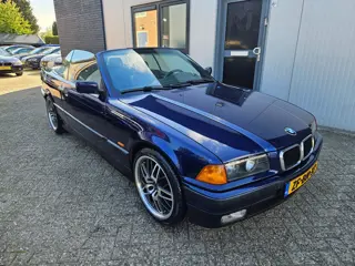 BMW 3-serie Cabrio 320i Executive AUT 1999 Zwart E36 Airco|Leer