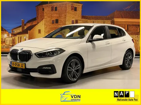 BMW 1-serie 118i Executive Edition Automaat Carplay LED PDC