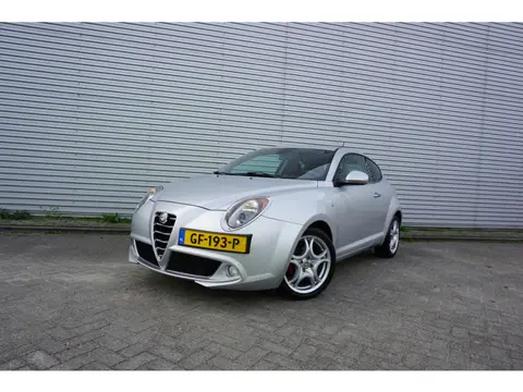 Alfa Romeo MiTo 0.9 TwinAir Distinctive Climate / Navi / Cruise / leder / Parkeers. / Lm velgen / NA