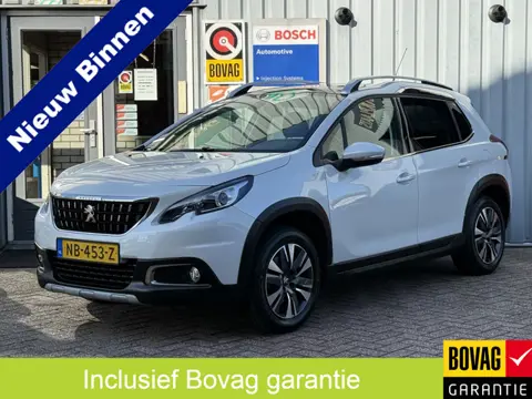 Peugeot 2008 1.2 PureTech Allure | 30.000km! | TREKHAAK | NAVI | CRUISE | PDC |