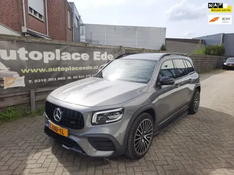Mercedes-Benz GLB 180 MEMORIE AMG PANORAMADAK ECC
