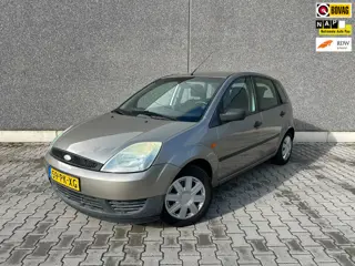 Ford Fiesta 1.3 Ambiente | AIRCO: IJSKOUD | BLUETOOTH | AUX/USB | ELEK RAMEN | APK T/M 15-5-2027 | A