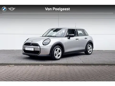 MINI 5-deurs Cooper C Essential MINI Cooper 5-deurs 1.5 Cooper C Essential | 16 inch Square Spoke | 