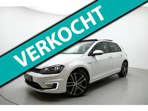 Volkswagen Golf 1.4 TSI GTE PANO LEER SFEER CAM ACC STOELV