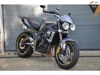 Triumph Street Triple R met Arrow uitlaten