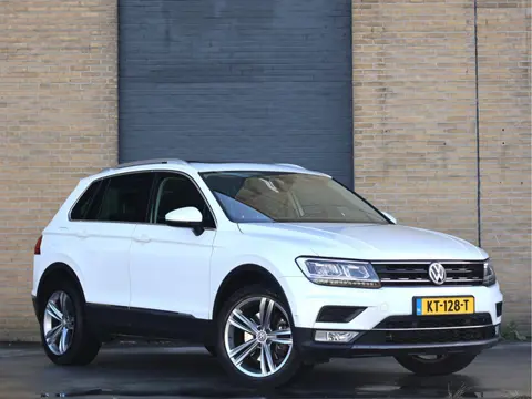 Volkswagen Tiguan 2.0 TSI 4Motion Highline DSG | Pano | ErgoActive | HUD | Haak 2.500kg | Org. NL |