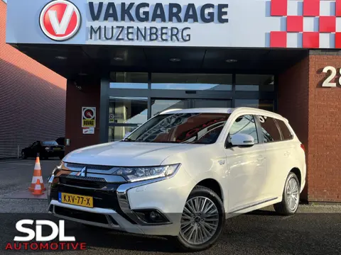 Mitsubishi Outlander 2.4 PHEV Intense+ // HALF-LEDER/ALCANTARA // NAVI + CARPLAY // STANDKACHEL FUNC
