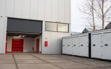 Privé motorstalling huren Hoofddorp met 24/7 toegang