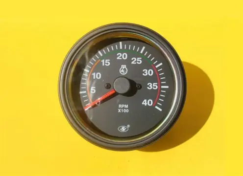 Toerenteller voor alle diesels 85 mm inbouw 12/24 volt