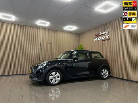 Mini 3-Deurs 1.5 Cooper Essential * Dealer onderhouden / Carplay / LED / Cruise control / NL Auto *