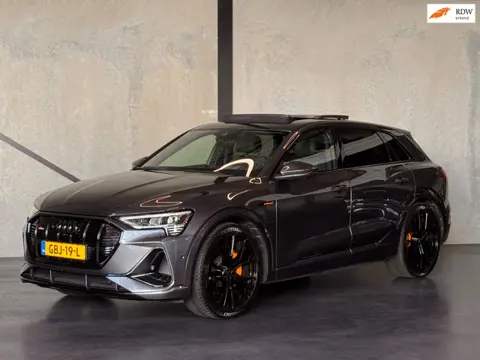 Audi E-tron 55 S, Pano, 360°, ACC, Head-Up, B&O, 22", Trekhaak, CarPlay, 4 Zone clima, enz..