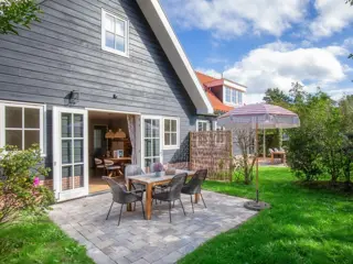 Comfortabel vakantiehuis met tuin terras en ligbad