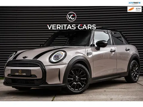 Mini 5-Deurs 1.5 Cooper Business Edition 136PK|Pano|Ambiance|Keyless|Sport Green|Full Led|Carplay|St