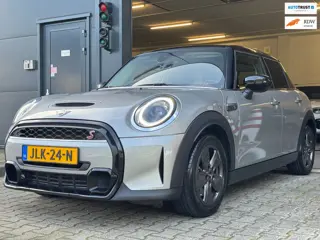 Mini 5-Deurs 2.0 Cooper S Classic / LAGE KM-STAND ! / CAMERA / KEYLESS / CARPLAY / CLIMATE / SFEER /