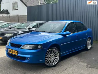 Opel Vectra AUTOMAAT 2.5i V6 CDX Luchtvering!