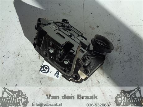 Volkswagen Golf 5 drs 2008-2012  Deurslot rechtsachter