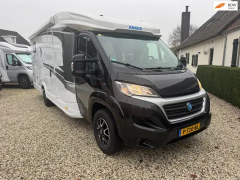 Knaus Live TI 700 MEG- Lengte bedden Black edition