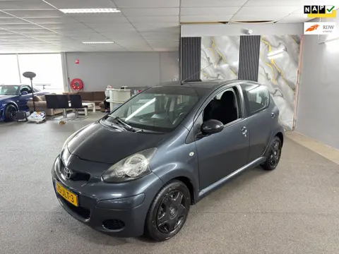 Toyota Aygo 1.0-12V Access Apk Nieuw,Airco,Carplay,Bluetooth,Navigatie,N.A.P,weinig kilometers,2sleu