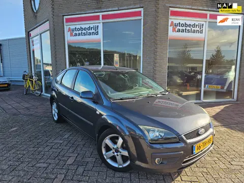 Ford Focus 1.6-16V Futura - Airco - Trekhaak -