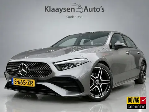 Mercedes-Benz A-Klasse 180 AMG Line 150 pk AUT. | 1e eigenaar | dealer onderh. | panoramadak | camer