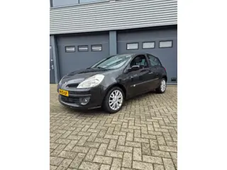 Renault Clio 1.4-16V Dynamique S met nieuwe apk 2027