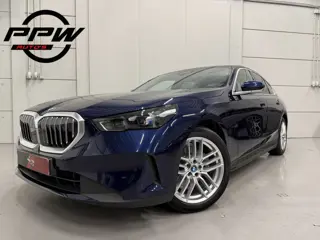 BMW 5 Serie 530e Edition PANO/HEAD-UP/ACC/H&K/LEER-SPORT/CURVED-DISPLAY/SOH 96,3%/VENTILATIE+MEMORY/
