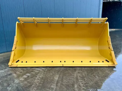 Cat 980 incl. cutting edge + side protectors Toggle f