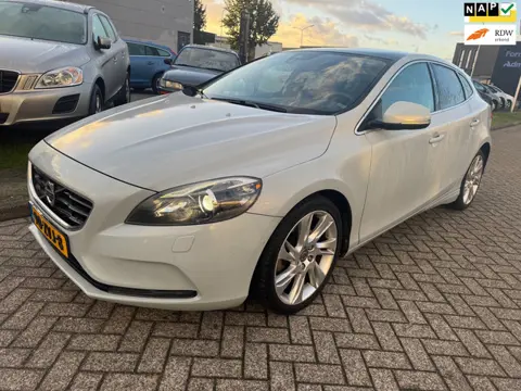 Volvo V40 1.6 T4 Summum leer, Panorama, Garantie