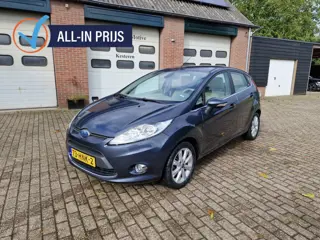 Ford Fiesta 1.25 Ghia 4 nieuwe 4seizoenen banden nieuwe remmen voor