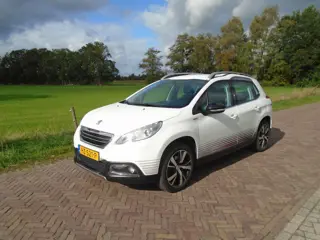 Peugeot 2008 1.2 PureTech Urban Cross TRHAAK NAVI