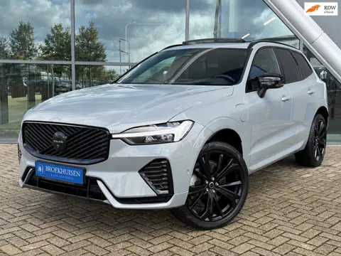Volvo XC60 2.0 T8 Plug-in hybrid FACELIFT AWD Black Edition 455pk Trekhaak / Massage Stoelen / Bower