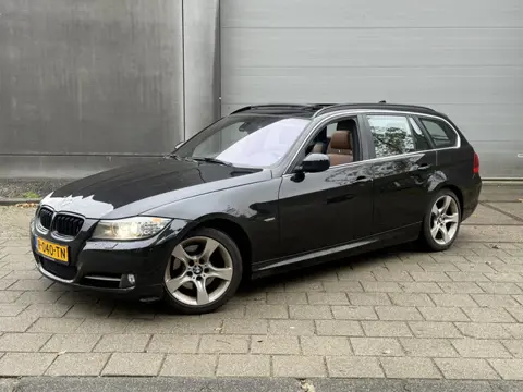 BMW 3 Serie Touring 320i Luxury Line (INRUILKOOPJE)