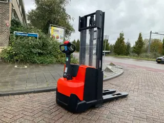 Toyota SWE120 1.200KG 2.90METER STAPELAAR / HEFTRUCK