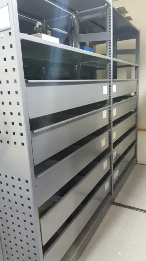 Stellingen en rekken en magazijnkasten