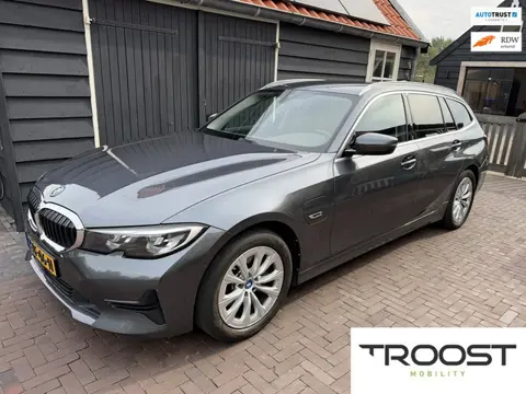BMW 3-serie Touring 320e Executive|El trekhaak|Leer|Apple carplay draadloos |Camera V+A|Privacyglas