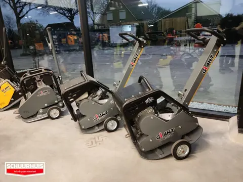 Giant GPR3558G trilplaat schakelbaar 3500kg 60 cm breed benzine of diesel met wielstel
