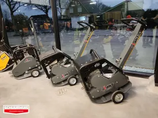 Giant GPR3558G trilplaat schakelbaar 3500kg 60 cm breed benzine of diesel met wielstel