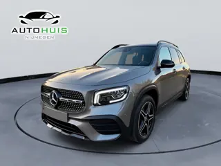Mercedes-Benz GLB 200 AMG Line Panoramadak Nightpakket Elektrisch wegklapbare trekhaak 7-Persoons Mu