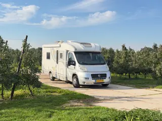 Adria Coral S 680 ST LUCHTVERING / AIRCO / OYSTER SCHOTEL + TV / OVEN / XXL KOELKAST + VRIEZER / CRU