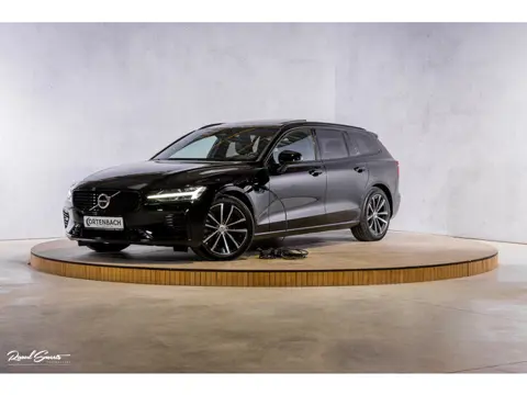 Volvo V60 2.0 T8 Plug-in hybrid AWD Ultimate Dark | Zwenkbare trekhaak | Panoramadak | Adaptieve cru