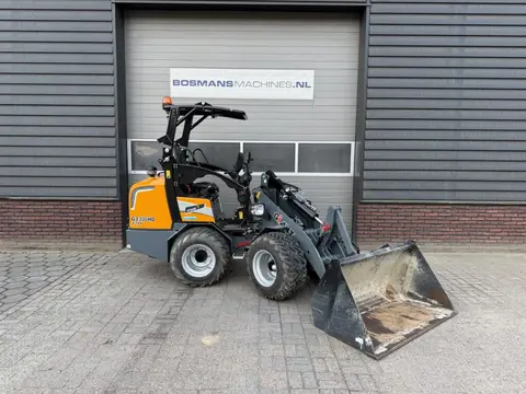 Giant G2300 X-TRA HD minishovel 2026 56 uur €575 LEASE