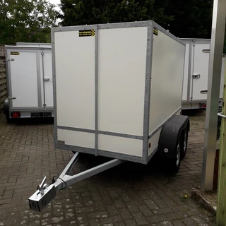 gesloten aanhangwagen roca
