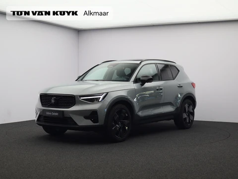 Volvo XC40 2.0 B4 Plus Black Edition / Trekhaak / Panoramadak / 360 Camera / Nubuck / Harman Kardon 